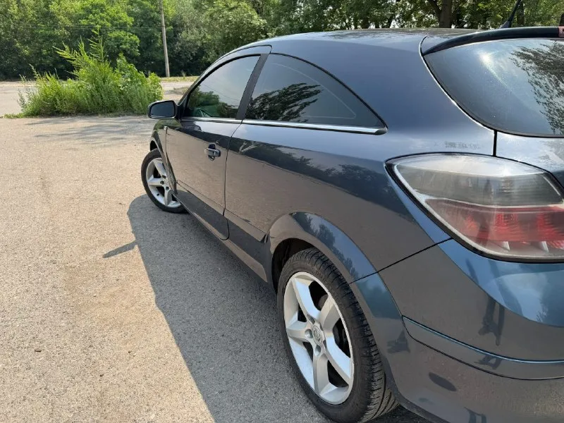 Собственник 1,5 года продам opel астра gtc 2008. полноценный автомат 1,8. вся история зеленая, отчет... - фотография