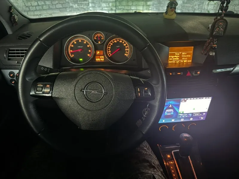 Собственник 1,5 года продам opel астра gtc 2008. полноценный автомат 1,8. вся история зеленая, отчет скину✅ в одном окрасе, крашен только капот от сколов(кузов оцинкован) комплектация cosmo техническое состояние, готов на любые проверки, на любом сто за авто не стыдно. масло каждые 5 тысяч без дтп круиз, климат фары в броне пленке, есть автозапуск, сигнализация, в машине работает все от лампочек до кондиционера. прошита евро2 все динамики новые, разведена проводка на музыку все грамотно. продаю с оформлением, в гаи. 720000т. р +79496371326 торг только реальному покупателю. 📞 звоните: +7(949)6371326 - фотография - 10