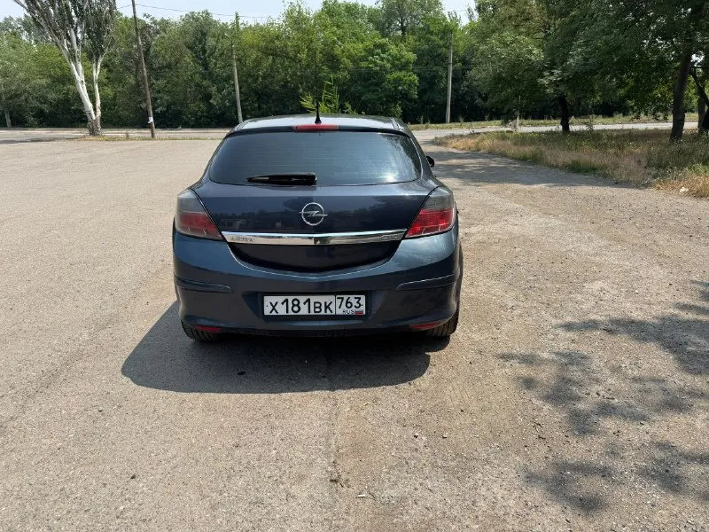 Собственник 1,5 года продам opel астра gtc 2008. полноценный автомат 1,8. вся история зеленая, отчет скину✅ в одном окрасе, крашен только капот от сколов(кузов оцинкован) комплектация cosmo техническое состояние, готов на любые проверки, на любом сто за авто не стыдно. масло каждые 5 тысяч без дтп круиз, климат фары в броне пленке, есть автозапуск, сигнализация, в машине работает все от лампочек до кондиционера. прошита евро2 все динамики новые, разведена проводка на музыку все грамотно. продаю с оформлением, в гаи. 720000т. р +79496371326 торг только реальному покупателю. 📞 звоните: +7(949)6371326 - фотография - 4