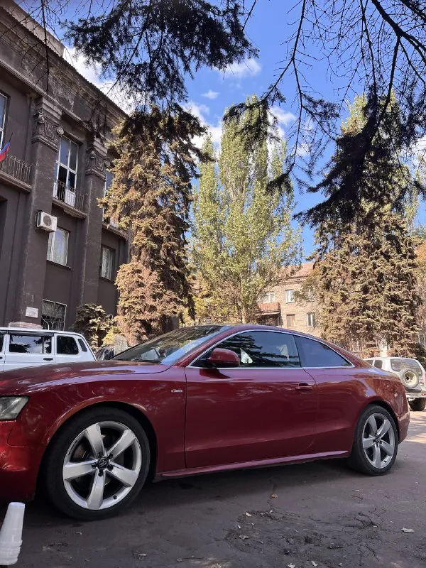 Продаю audi а5 8т 3.0 tdi quattro 2008год масло не ест 0-100 5.5 сек коробка zf автомат ( не робот, не вариатор) ходовка хорошая двигатель в отличном состоянии по кузову требуется приложить руку в комплекте зимняя резина (липучка), лето континенталь контакт 6 пробег 278тысяч 1 200 000 р торг. посмотреть можно в г. енакиево +79495598808 иван 📞 звоните: +7(949)5598808 - фотография - 3