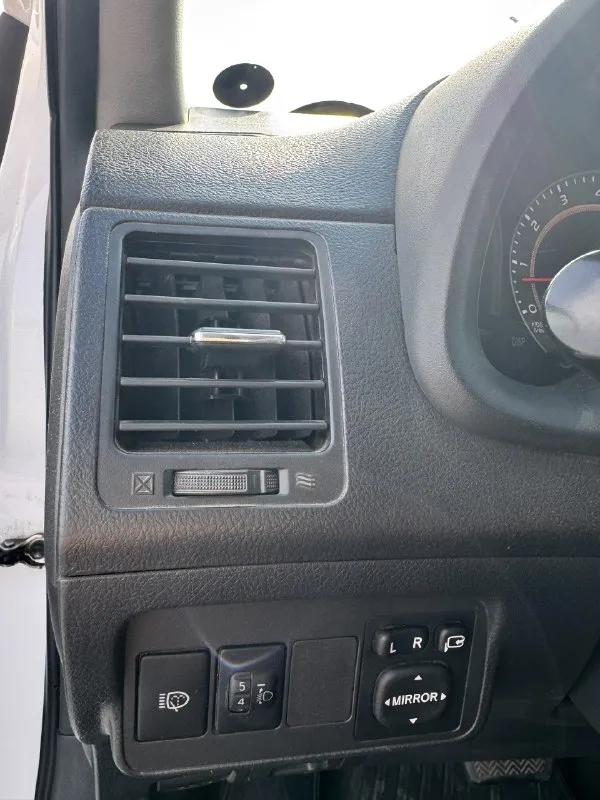 Toyota corolla е150 рестайлинг 1.6 at 2010 г, пробег 253.000 км. цена 860 тыс. р рестайлинг версия. машина в хорошем техническом состоянии. максимальная комплектация, климат-контроль двухзонный, круиз контроль. коробка автомат. все стеклоподьемники электрические. регулировка зеркал по кнопке. из последнего сделано то: замена масла и фильтров 1 тысячу км назад. 10 тысяч назад заменены: антифриз, тормозная жидкость, масло в коробке. 15 тысяч назад поставлен новый аккумулятор. 20 тысяч назад поставлен полностью новый генератор. то машина проходила каждые 7-8 тысяч. имеются дефекты по кузову, фото предоставлены в подборке. (докину в комментариях еще) я четвертый владелец. место осмотра ростова/таганрог. при покупке могу приехать. телефон: 79094008090 📞 звоните: +7(909)4008090 - фотография - 3