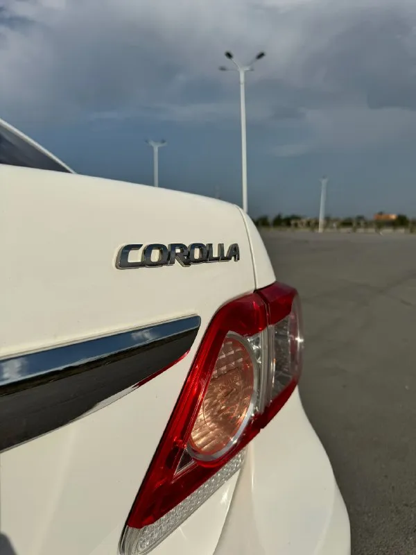 Toyota corolla е150 рестайлинг 1.6 at 2010 г, пробег 253.000 км. цена 860 тыс. р рестайлинг версия. машина в хорошем техническом состоянии. максимальная комплектация, климат-контроль двухзонный, круиз контроль. коробка автомат. все стеклоподьемники электрические. регулировка зеркал по кнопке. из последнего сделано то: замена масла и фильтров 1 тысячу км назад. 10 тысяч назад заменены: антифриз, тормозная жидкость, масло в коробке. 15 тысяч назад поставлен новый аккумулятор. 20 тысяч назад поставлен полностью новый генератор. то машина проходила каждые 7-8 тысяч. имеются дефекты по кузову, фото предоставлены в подборке. (докину в комментариях еще) я четвертый владелец. место осмотра ростова/таганрог. при покупке могу приехать. телефон: 79094008090 📞 звоните: +7(909)4008090 - фотография - 9