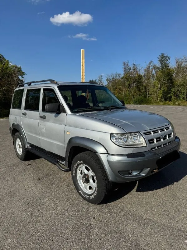 Продаю уаз патриот 2006 года! в хорошем состоянии!очень тяговитый, едет бодро! ходовая не беспокоит, двигатель отрабатывает хорошо ! патриот в хорошей комплектации,4 электростеклоподьемниа! музыка хорошая ! стоит газ 4.все работает! салон ухоженный, люк работает отлично ! автомобиль без дтп, ﻿поменял масло, фильтра, ﻿заменил антифриз! ﻿поставили новый аккумулятор ﻿поставил резину! рассмотрю обмен ! цена 500 т. р связь +79495946577 +79494423439 - фотография - 2
