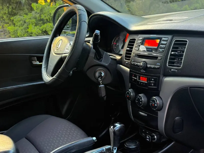 Ssangyong actyon, 2.0 tdi, 11.11.2011 г. в, 4wd, at. (пoдключaeмый пoлный пpивoд c блoкиpoвкoй) родной пробег - 219,400 км. с под одной семьи. заводской окрас. намёка на коррозию нет. есть квитанции по обслуживанию, сервисные книги. климат, круиз, мультируль, подогревы сидений, зеркал и зоны дворников, доводчики всех окон, автозапуск, двухсторонняя сигнализация и т. д. обмены, рассрочки и прочие не рассматриваю. стоимость - 770,000 руб. осмотр в г макеевка. контакты, +7(951)-767-97-27, +7(949)-453-12-33 - фотография - 8