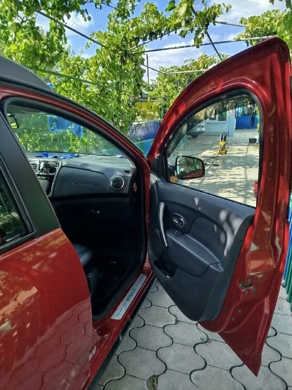 Продам автомобиль рено сандеро степвей 2014г,86000км, в эксплуатации с 2015года,1.6, механика,102л/с, полностью в технически исправном состоянии, без каких-либо вложений. климат контроль, круиз контроль, мультимедиа с usb, подогрев лобового стекла, электро регулировка зеркал. цена 1,1🍋+79497161033 +79490035675 - фотография - 3
