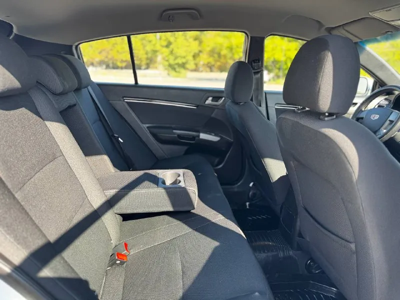 Jeely emgrand 2013 год, у авто 1 хозяин пробег 68000, мотор 1,5 работает без нареканий, коробка - механика, ( надежное сочетание), за автомобилем следили, все проблемные места обработаны антикоррозийкой(гаражное хранение), кондиционер работает отлично, по ходовой части все исправно, хорошая комплектация с подогревами сидений, полный электропакет, электроприводы зеркал. стекла включаю лобовое оригинал. так же отдам комплект зимний резины на дисках, торг присутствует. цена 525 000 +79497029215 📞 звоните: +7(949)7029215 - фотография - 8