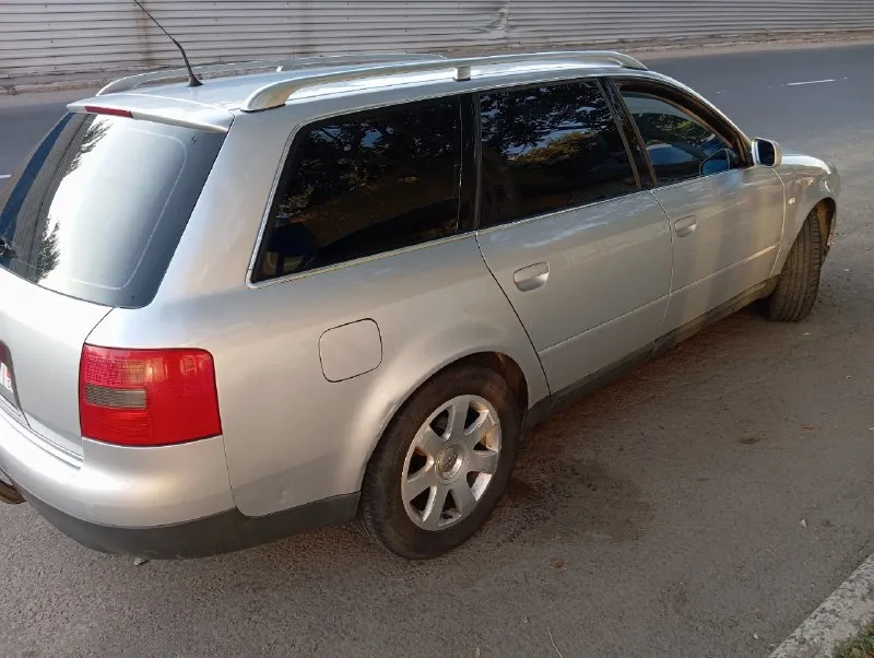 Продам audi а6с5 2.5тди кузов в заводском окрасе, есть мелкие недочёты, машина не новая грм заменён 10 тыс. назад цена 550 торг +7949 381 92 79 📞 звоните: +7(949)3819279 - фотография - 4