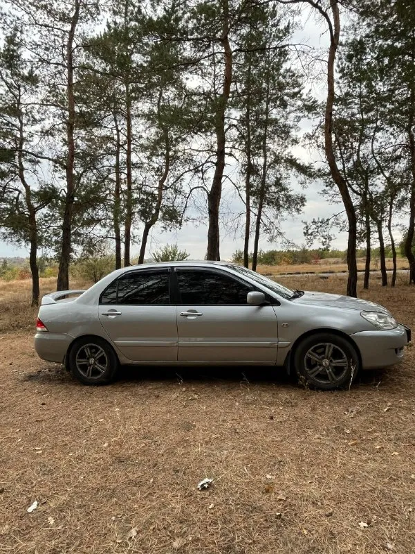 Продажа mitsubishi lancer в макеевке mitsubishi lancer, 2008 год двигатель: бензин; газ, 1,6 л трансмиссия: автомат привод: передний тип кузова: седан пробег: 165000 руль: левый 450 000 руб. торг. продается митсубиси лансер 2008 года выпуска. японская сборка, в нормальном техническом состоянии. не битый, крашенных деталей нет. коробка и двигатель без нареканий. резина в подарок. подогрев передних сидений, кондиционер, сигнализация а/з номер телефона: ульяна +79494076125 +79494076631 алена - фотография - 5
