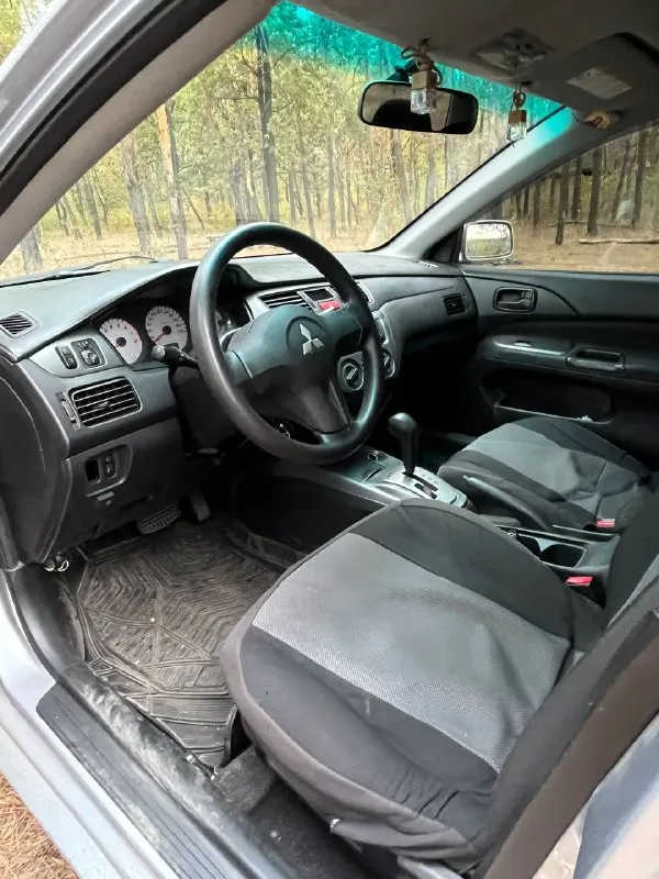 Продажа mitsubishi lancer в макеевке mitsubishi lancer, 2008 год двигатель: бензин; газ, 1,6 л трансмиссия: автомат привод: передний тип кузова: седан пробег: 165000 руль: левый 450 000 руб. торг. продается митсубиси лансер 2008 года выпуска. японская сборка, в нормальном техническом состоянии. не битый, крашенных деталей нет. коробка и двигатель без нареканий. резина в подарок. подогрев передних сидений, кондиционер, сигнализация а/з номер телефона: ульяна +79494076125 +79494076631 алена - фотография - 6