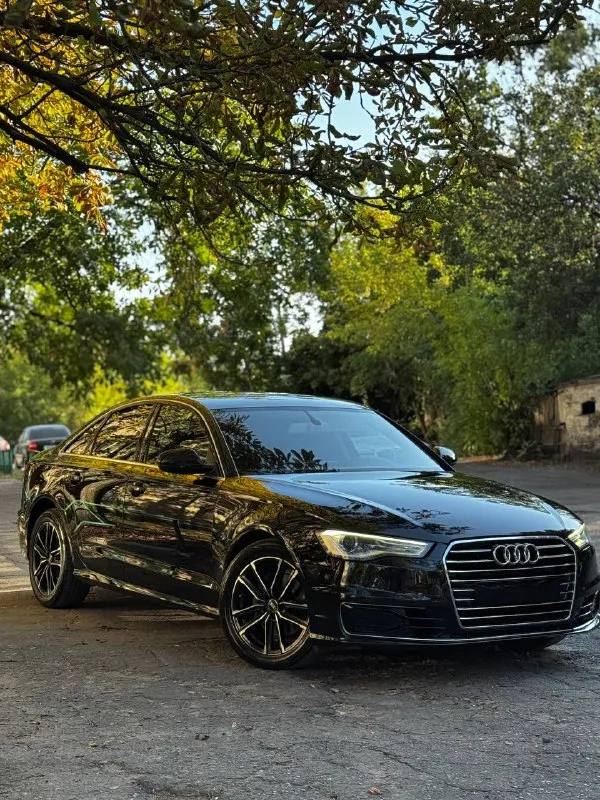 Audi а6 1.8 т год 2016 рестайлинг автомобиль в идеальном состоянии, своевременно обслуживался. есть сервисная книжка. оригинальный птс. кузов в родной краске. не участвовал в дтп. зимняя резина в комплекте. полный комплект ключей и документов. в салоне не курили. оригинальный птс больше информации по телефону +79493678201 цена срочно ‼️ 2🍋100 📲 tg: марк 📞 звоните: +7(949)3678201 - фотография - 1