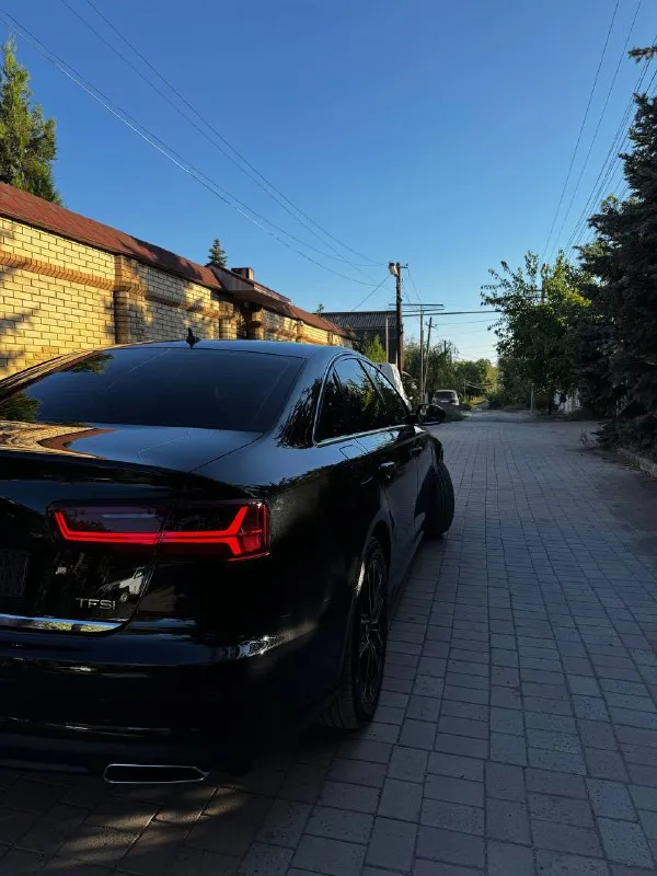 Audi а6 1.8 т год 2016 рестайлинг автомобиль в идеальном состоянии, своевременно обслуживался. есть сервисная книжка. оригинальный птс. кузов в родной краске. не участвовал в дтп. зимняя резина в комплекте. полный комплект ключей и документов. в салоне не курили. оригинальный птс больше информации по телефону +79493678201 цена срочно ‼️ 2🍋100 📲 tg: марк 📞 звоните: +7(949)3678201 - фотография - 5