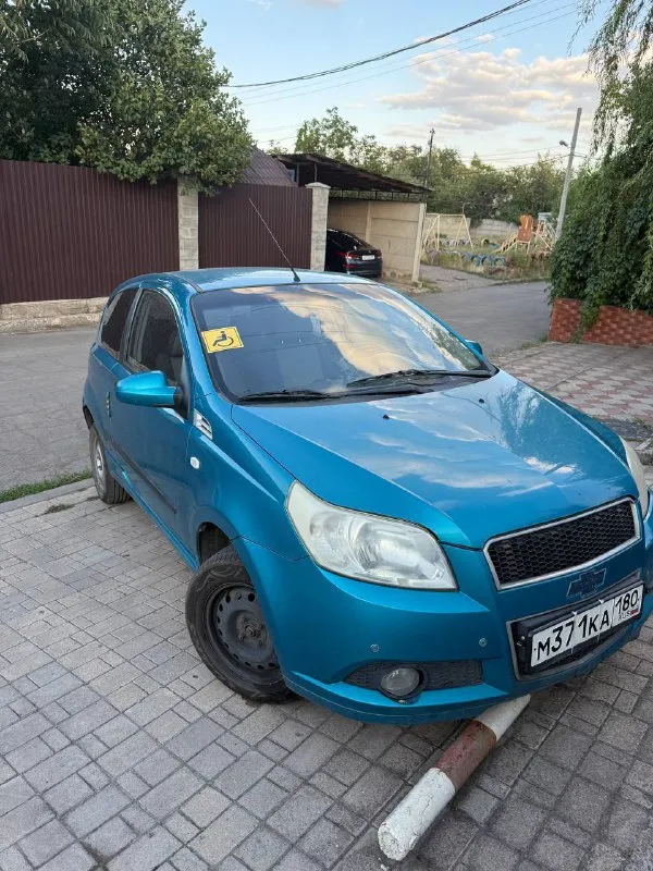 Шевроле авео 2008 год,1,5 литра,2 комплекта резины(новых),165 тыс. пробег, капиталка двигателя, запр... - фотография