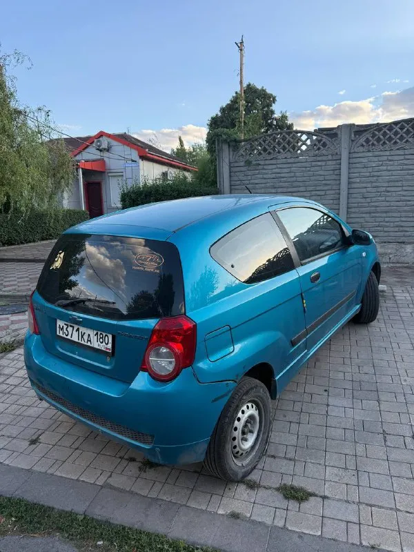 Шевроле авео 2008 год,1,5 литра,2 комплекта резины(новых),165 тыс. пробег, капиталка двигателя, заправлен кондиционер, вся электрика рабочая. 300 тысяч рублей все вопросы 📲 +79493873010 - фотография - 2