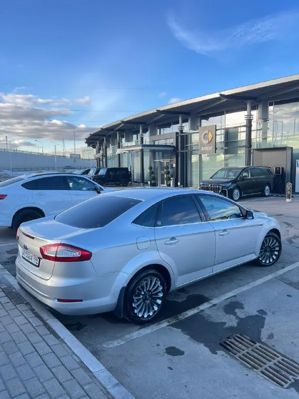 Ухоженный, надёжный автомобиль. владею на протяжении трёх лет. технически полностью обслужен, без дополнительных вложений, расходники меняются своевременно. обслуживался в салоне mercedes-benz звезда столица каширка. с переездом в донецк бывший автосалон «ford» есть расчеты и чеки на работы. все расчеты предоставлю. автомобиль на мне. новая резина зима-лето зима :pirelli ice zero 215/50/17 липучка. лето: абсолютно новая sailun 215/55/17 пробег оригинальный. два ключа. по факту 4 владельца - менял регистрацию. цена:890 000₽. торг| город:донецк/горловка. пробег:230 000 км. телефон:+79493980520. - фотография - 2