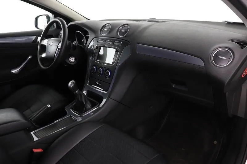 Ухоженный, надёжный автомобиль. владею на протяжении трёх лет. технически полностью обслужен, без дополнительных вложений, расходники меняются своевременно. обслуживался в салоне mercedes-benz звезда столица каширка. с переездом в донецк бывший автосалон «ford» есть расчеты и чеки на работы. все расчеты предоставлю. автомобиль на мне. новая резина зима-лето зима :pirelli ice zero 215/50/17 липучка. лето: абсолютно новая sailun 215/55/17 пробег оригинальный. два ключа. по факту 4 владельца - менял регистрацию. цена:890 000₽. торг| город:донецк/горловка. пробег:230 000 км. телефон:+79493980520. - фотография - 6