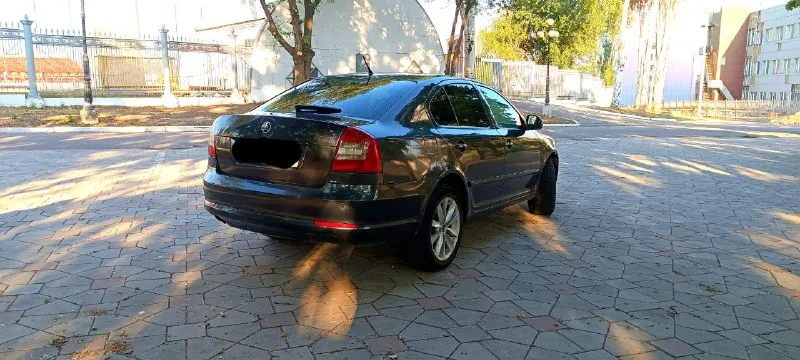 Skoda octavia a5 1.8т год 2010 пробег 280 продам октаху, валит бодро, мотор коробка без проблем, ходовая требует внимания, по кузову на 4-, музыка болеро, резина нормальная, учёт 180й, переоформление без проблем, 600 тысяч рублей, небольшой торг, возможен обмен донецк киевский район, тел+79493152333 📞 звоните: +7(949)3152333 - фотография - 4