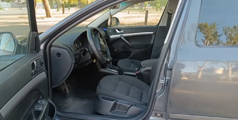 Skoda octavia a5 1.8т год 2010 пробег 280 продам октаху, валит бодро, мотор коробка без проблем, ходовая требует внимания, по кузову на 4-, музыка болеро, резина нормальная, учёт 180й, переоформление без проблем, 600 тысяч рублей, небольшой торг, возможен обмен донецк киевский район, тел+79493152333 📞 звоните: +7(949)3152333 - фотография - 7