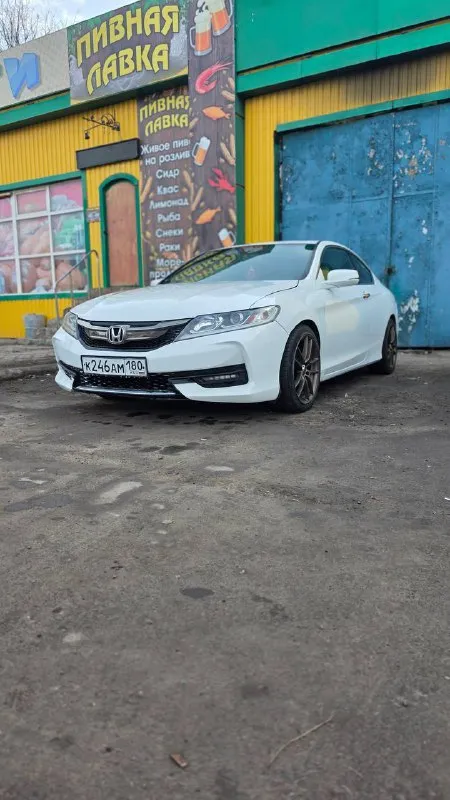 Honda accord coupe 2016 год выпуска конец года. максимальная комплектация за исключением кожи. пробег 125.000км. подрулевые лепестки, мультируль, люк, led-оптика, камера 180 в зеркале, камера заднего вида, два монитора, хорошая аудио-система, бесключевой доступ, кнопка старт-стоп. машина в хорошем техническом состоянии, требует небольших вложений по лкп. автомат работает ровно, не пинает, мотор 2.4 vtec, на приятном хондовском выхлопе. телефон для связи - +79494043552 +79494351355 цена: 1.450.000₽ разумный торг на месте по факту. 📲 tg: alexandra 📞 звоните: +7(949)4043552 - фотография - 2