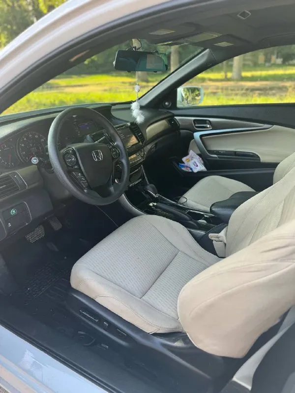 Honda accord coupe 2016 год выпуска конец года. максимальная комплектация за исключением кожи. пробег 125.000км. подрулевые лепестки, мультируль, люк, led-оптика, камера 180 в зеркале, камера заднего вида, два монитора, хорошая аудио-система, бесключевой доступ, кнопка старт-стоп. машина в хорошем техническом состоянии, требует небольших вложений по лкп. автомат работает ровно, не пинает, мотор 2.4 vtec, на приятном хондовском выхлопе. телефон для связи - +79494043552 +79494351355 цена: 1.450.000₽ разумный торг на месте по факту. 📲 tg: alexandra 📞 звоните: +7(949)4043552 - фотография - 4