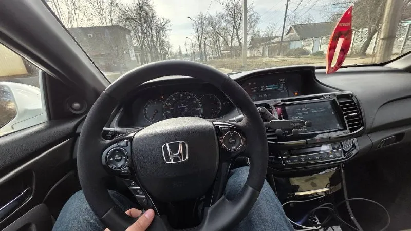 Honda accord coupe 2016 год выпуска конец года. максимальная комплектация за исключением кожи. пробег 125.000км. подрулевые лепестки, мультируль, люк, led-оптика, камера 180 в зеркале, камера заднего вида, два монитора, хорошая аудио-система, бесключевой доступ, кнопка старт-стоп. машина в хорошем техническом состоянии, требует небольших вложений по лкп. автомат работает ровно, не пинает, мотор 2.4 vtec, на приятном хондовском выхлопе. телефон для связи - +79494043552 +79494351355 цена: 1.450.000₽ разумный торг на месте по факту. 📲 tg: alexandra 📞 звоните: +7(949)4043552 - фотография - 8