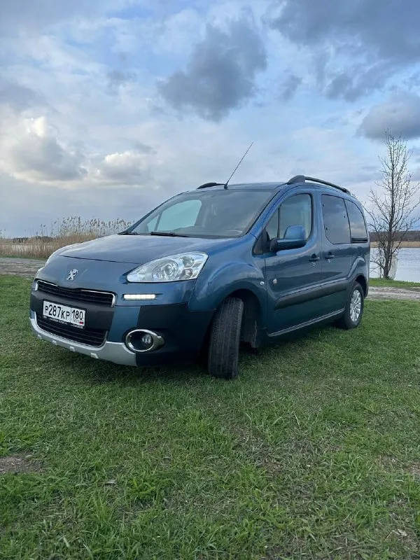Peugeot partner 1.6 дизель, пассажир. двухзонный климат контроль. круиз контроль, подогрев зеркал, з... - фотография