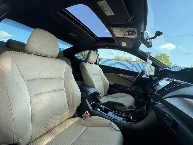 Honda accord coupe 2016 год выпуска конец года. максимальная комплектация за исключением кожи. пробег 125.000км. подрулевые лепестки, мультируль, люк, led-оптика, камера 180 в зеркале, камера заднего вида, два монитора, хорошая аудио-система, бесключевой доступ, кнопка старт-стоп. машина в хорошем техническом состоянии, требует небольших вложений по лкп. автомат работает ровно, не пинает, мотор 2.4 vtec, на приятном хондовском выхлопе. телефон для связи - +79494043552 +79494351355 цена: 1.450.000₽ разумный торг на месте по факту. - фотография - 5