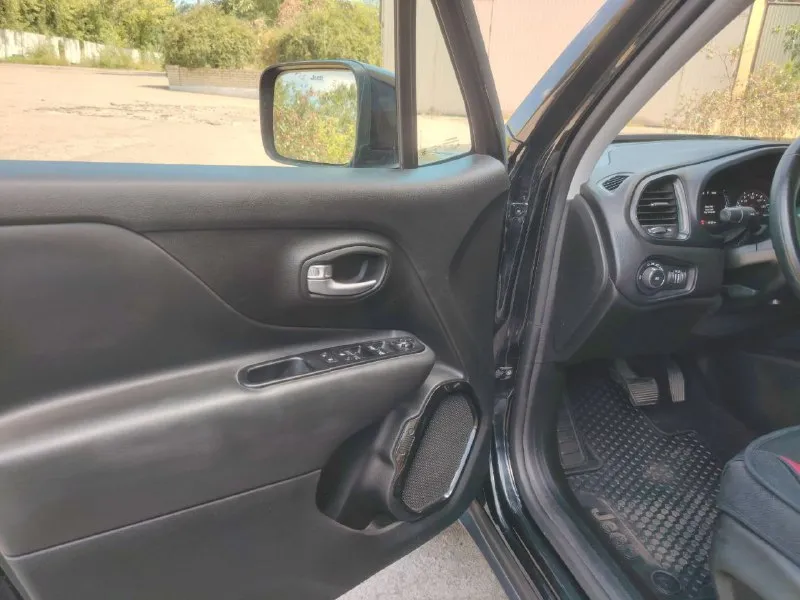 Срочно!!! цена снижена 1.650.000 руб. jeep двигатель 1.3 180 л. с. пробег 48000. год 2019. состояния нового автомобиля, самая максимальная комплектация, машина вся обработана, новая летняя резина. +79493431994 роман енакиево 📞 звоните: +7(949)3431994 - фотография - 9