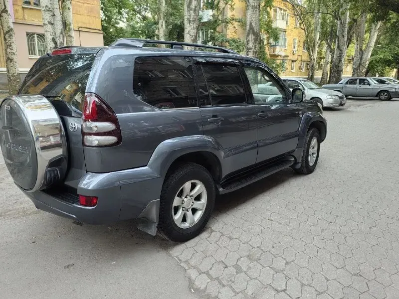 Toyota прадо комплектация полная с люком вся в родной краске машина на ходу но в верхней части мотора что-то сильно клацает цена 1м.120 тел +79493702945 📞 звоните: +7(949)3702945 - фотография - 2