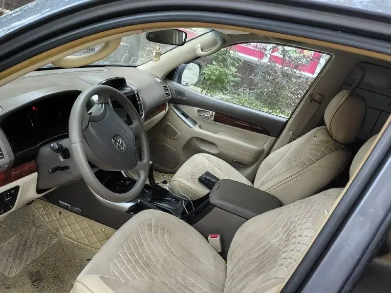 Toyota прадо комплектация полная с люком вся в родной краске машина на ходу но в верхней части мотора что-то сильно клацает цена 1м.120 тел +79493702945 📞 звоните: +7(949)3702945 - фотография - 5