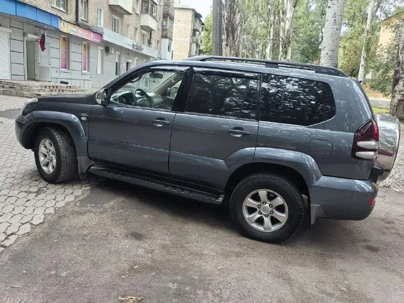 Toyota прадо комплектация полная с люком вся в родной краске машина на ходу но в верхней части мотора что-то сильно клацает цена 1м.120 тел +79493702945 📞 звоните: +7(949)3702945 - фотография - 8