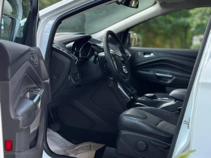 🚗 продам автомобиль ford kuga ▶️ год выпуска: 2013 ▶️ объём двигателя: 1.6 ▶️ комплектация полная ℹ️ описание: ✅ автомобиль в хорошем состоянии. ✅пробег 164.000 ✅ автомобиль без дтп, зеленая автотека и соответсвенно весь кузов и железо ровное! ✅ авто обслужено! не дымит, масло не ест, едет очень бодро. коробка переключается плавна без рывков и пинков, машина внешне в отлично состояние, рыжиков, гнили и т д. вин читается. на любые проверки за ваш счет - готов. 🏛 юридически автомобиль чист, без штрафов 💰 цена🔥:1 млн 100 тыс. рублей торг у капота 🏢 осмотр: донецк ☎ более подробно по номеру телефона: +79494592618 📲 tg: александр 📞 звоните: +7(949)4592618 - фотография - 8