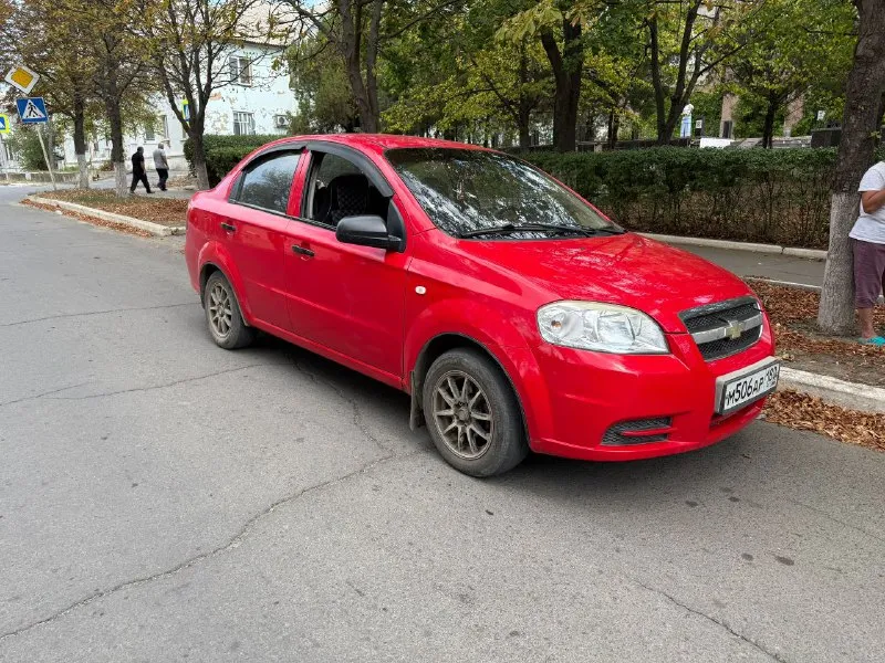 Chevrolet aveo 1.5 mt, 2007 бензин механика не гнилая, дно, пороги в отличном состоянии коробка отлично мотор работает ровно чистая, ухоженная цена 450, торг без кондиционера. в базовой комплектации осмотр в г. докучаевске для осмотра и иных вопросов: +79493088397 александр - фотография - 2