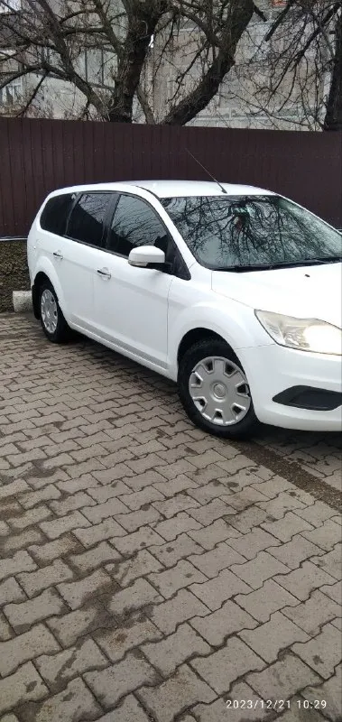Продаю семейный авто. ford focus 2 rest 1.6 700,000₽ технически без вложений, пробег 100% родной. салон чистый, ухоженный не курили. кондиционер работает отлично, движок на 5 масло от замены до замены, коробка (мкпп) тоже на отлично, ходовая как мячик. кузов весь в родной краске, кроме задней крышки багажника есть не большое повреждения заднее крыло и задний бампер на фото видно без ржавчины и гнили. резина лето прошла всего пару тысяч км. и зимняя такая же ка зимой купили другую машину на форде редко выезжали связи с этим продаю. звоните так как всего не на пишешь. по всем вопросам обращайтесь по т. +79494674880 сергей - фотография - 2
