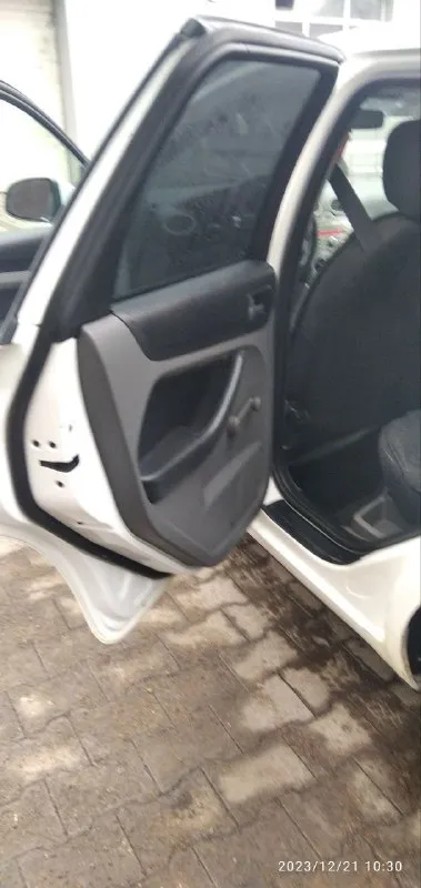 Продаю семейный авто. ford focus 2 rest 1.6 700,000₽ технически без вложений, пробег 100% родной. салон чистый, ухоженный не курили. кондиционер работает отлично, движок на 5 масло от замены до замены, коробка (мкпп) тоже на отлично, ходовая как мячик. кузов весь в родной краске, кроме задней крышки багажника есть не большое повреждения заднее крыло и задний бампер на фото видно без ржавчины и гнили. резина лето прошла всего пару тысяч км. и зимняя такая же ка зимой купили другую машину на форде редко выезжали связи с этим продаю. звоните так как всего не на пишешь. по всем вопросам обращайтесь по т. +79494674880 сергей - фотография - 5