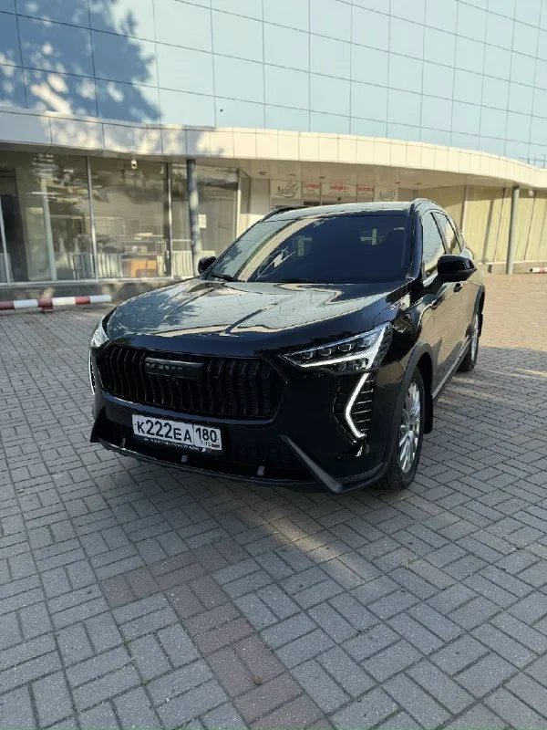 Продам haval jolion. один владелец с салона. 2024 года выпуска. 1.5 турбо, акпп, передний привод пробег 27000 км. обогрев лобового стекла, обогрев руля, подогрев передних и задних сидений, 2х зонный климат контроль, мульти руль, круиз контроль, электропривод зеркал, кожаный салон с вентиляцией. камера 360. бесключевой доступ. запуск авто с приложения. авто на гарантии. то у официального дилера. мультимедиа - carplay и android auto. два комплекта колёс. цена 1 🍋 950. вопросы в л. с. или по номеру +79495709873 📞 звоните: +7(949)5709873 - фотография - 6
