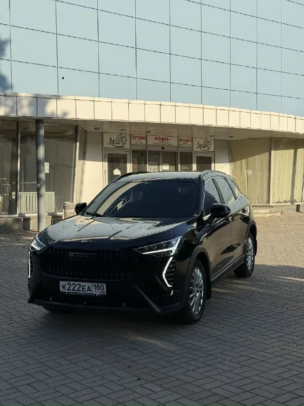 Продам haval jolion. один владелец с салона. 2024 года выпуска. 1.5 турбо, акпп, передний привод пробег 27000 км. обогрев лобового стекла, обогрев руля, подогрев передних и задних сидений, 2х зонный климат контроль, мульти руль, круиз контроль, электропривод зеркал, кожаный салон с вентиляцией. камера 360. бесключевой доступ. запуск авто с приложения. авто на гарантии. то у официального дилера. мультимедиа - carplay и android auto. два комплекта колёс. цена 1 🍋 950. вопросы в л. с. или по номеру +79495709873 📞 звоните: +7(949)5709873 - фотография - 7