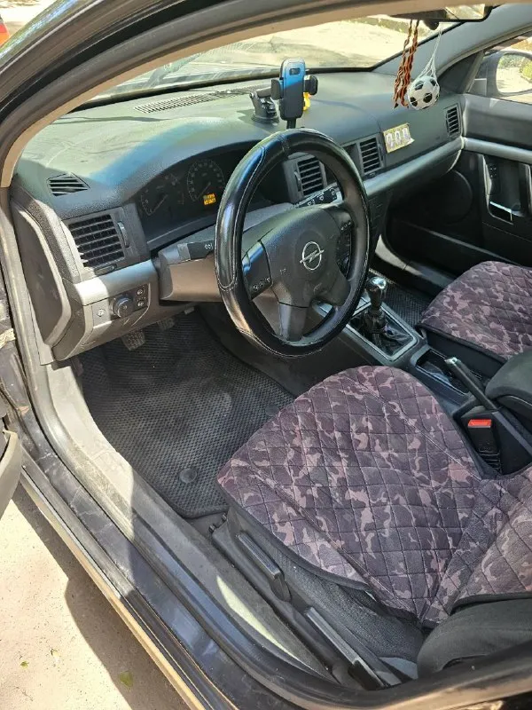 Opel vectra c 2002г двигатель: 1.8 бензин пробег: 305000 коробка: механика комплектация: электропривод боковых зеркал, электроподогрев зеркал, регулировка передних сидений (передние сиденья с регулировкой по высоте ), поясничная опора в передних сиденьях, разделительный подлокотник спереди, разделительный подлокотник сзади, центральный замок, ключ ду (дистанционный ключ), электрические стеклоподъемники передние, abs, esp. tcs, кондиционер ( раздельный климат-контроль 2 зоны ), запасное колесо. есть нюансы по лкп. двигатель работает ровно. обслуживалась машина в срок, все расходники менялись вовремя. полностью новая подвеска, перебрана тормозная система. 2 комплекта ключей. цена: 500.000р + торг осмотр донецк - кировский район, текстильщик контакты: +79493181444 ( telegram ) 📞 звоните: +7(949)3181444 - фотография - 5