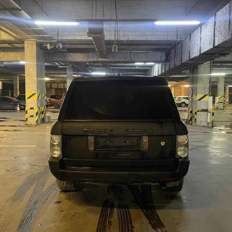 Продам land rover range rover 2005 год 4.4 бензин автомобиль в хорошем состоянии, в моторе поменяно всё что нужно было менять, подвеска обслужена, салон полностью перешит, кузов весь обтянут в плёнку, есть возрастные косяки по задним аркам, едет бодро и выглядит хорошо, если будут вопросы звоните или пишите отвечу. цена 650 000 +79496152097 - фотография - 5