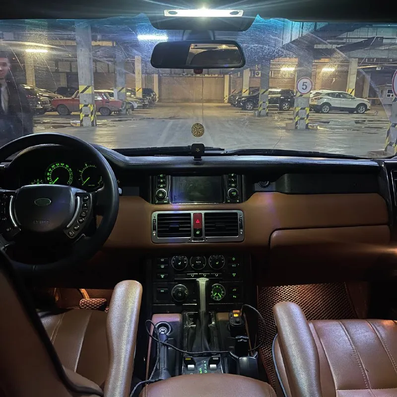 Продам land rover range rover 2005 год 4.4 бензин автомобиль в хорошем состоянии, в моторе поменяно всё что нужно было менять, подвеска обслужена, салон полностью перешит, кузов весь обтянут в плёнку, есть возрастные косяки по задним аркам, едет бодро и выглядит хорошо, если будут вопросы звоните или пишите отвечу. цена 650 000 +79496152097 - фотография - 6