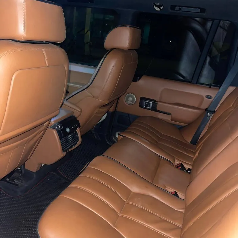 Продам land rover range rover 2005 год 4.4 бензин автомобиль в хорошем состоянии, в моторе поменяно всё что нужно было менять, подвеска обслужена, салон полностью перешит, кузов весь обтянут в плёнку, есть возрастные косяки по задним аркам, едет бодро и выглядит хорошо, если будут вопросы звоните или пишите отвечу. цена 650 000 +79496152097 - фотография - 7