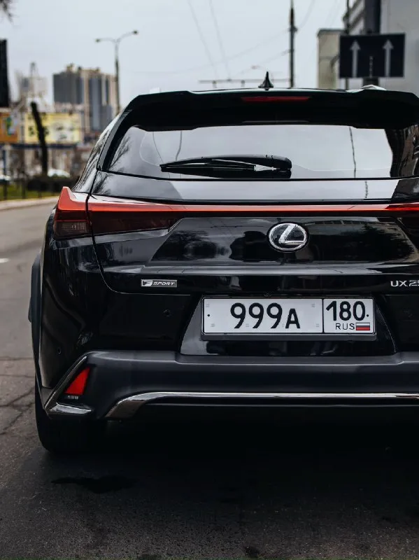 Lexus ux250h f-sport, гибрид, полный привод. год:2019 пробег: 82,000 км. двигатель: 2,0. vin: jthu9jbh1k2007111 очень комфортный с приятным расходом топлива, отлично управляется. заводской f - sport, с фирменной f приборкой, хорошая музыка, подогрев руля и сидений, фулл лэд оптика, автоматический дальний, подсветка поворота ( поворотный свет ), датчик удержания полосы, датчик предотвращения удара, датчик слепых зон, 18тые f колеса с датчиками давления( зимний комплект резины в подарок ). замена масла каждые 6500 км, за машиной следил. полностью обслужен, езжу каждый день и только положительные эмоции. обмен не интересует, хороший торг реальному покупателю. цена 3,500,000₽ +79490039998 📞 звоните: +7(949)0039998 - фотография - 6