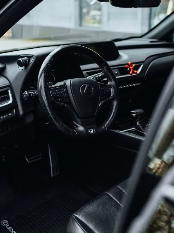 Lexus ux250h f-sport, гибрид, полный привод. год:2019 пробег: 82,000 км. двигатель: 2,0. vin: jthu9jbh1k2007111 очень комфортный с приятным расходом топлива, отлично управляется. заводской f - sport, с фирменной f приборкой, хорошая музыка, подогрев руля и сидений, фулл лэд оптика, автоматический дальний, подсветка поворота ( поворотный свет ), датчик удержания полосы, датчик предотвращения удара, датчик слепых зон, 18тые f колеса с датчиками давления( зимний комплект резины в подарок ). замена масла каждые 6500 км, за машиной следил. полностью обслужен, езжу каждый день и только положительные эмоции. обмен не интересует, хороший торг реальному покупателю. цена 3,500,000₽ +79490039998 📞 звоните: +7(949)0039998 - фотография - 8