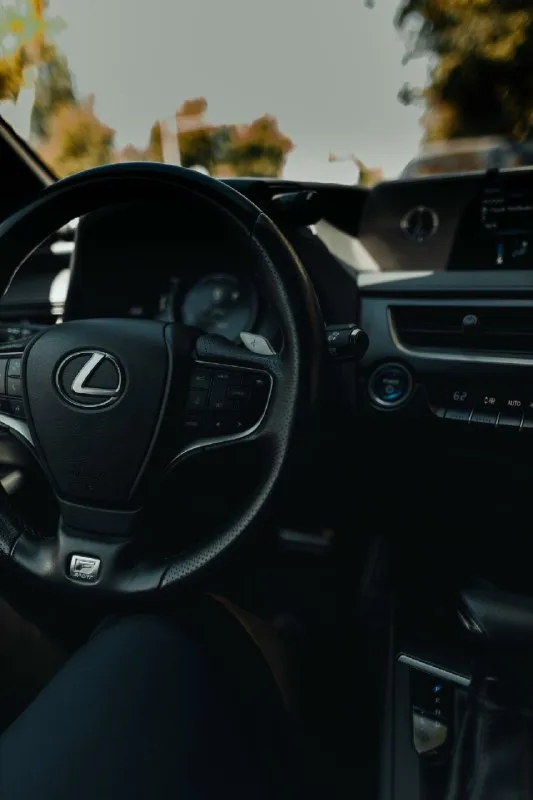 Lexus ux250h f-sport, гибрид, полный привод. год:2019 пробег: 82,000 км. двигатель: 2,0. vin: jthu9jbh1k2007111 очень комфортный с приятным расходом топлива, отлично управляется. заводской f - sport, с фирменной f приборкой, хорошая музыка, подогрев руля и сидений, фулл лэд оптика, автоматический дальний, подсветка поворота ( поворотный свет ), датчик удержания полосы, датчик предотвращения удара, датчик слепых зон, 18тые f колеса с датчиками давления( зимний комплект резины в подарок ). замена масла каждые 6500 км, за машиной следил. полностью обслужен, езжу каждый день и только положительные эмоции. обмен не интересует, хороший торг реальному покупателю. цена 3,500,000₽ +79490039998 📞 звоните: +7(949)0039998 - фотография - 9