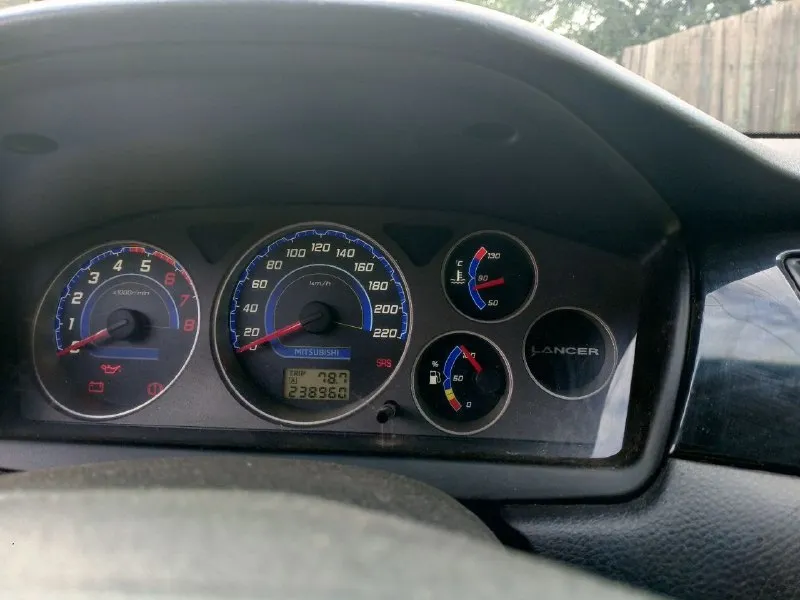 Mitsubishi лансер 9, 2004 года выпуска, двигатель 1.6 бензин, пробег 239000, коробка механика 5 ступка, ходовая новая, в комплекте зимняя резина шипы. цена 500000 небольшой торг. +79494093764 феникс +79490780406 миранда 📞 звоните: +7(949)4093764 - фотография - 4