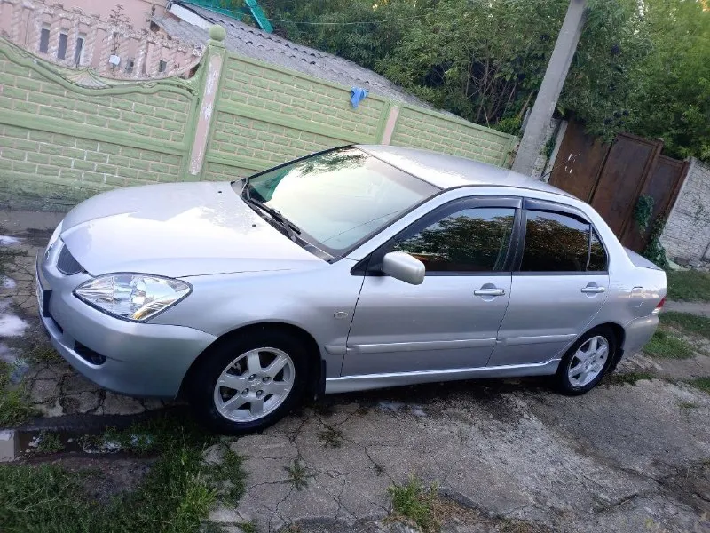 Mitsubishi лансер 9, 2004 года выпуска, двигатель 1.6 бензин, пробег 239000, коробка механика 5 ступка, ходовая новая, в комплекте зимняя резина шипы. цена 500000 небольшой торг. +79494093764 феникс +79490780406 миранда 📞 звоните: +7(949)4093764 - фотография - 5