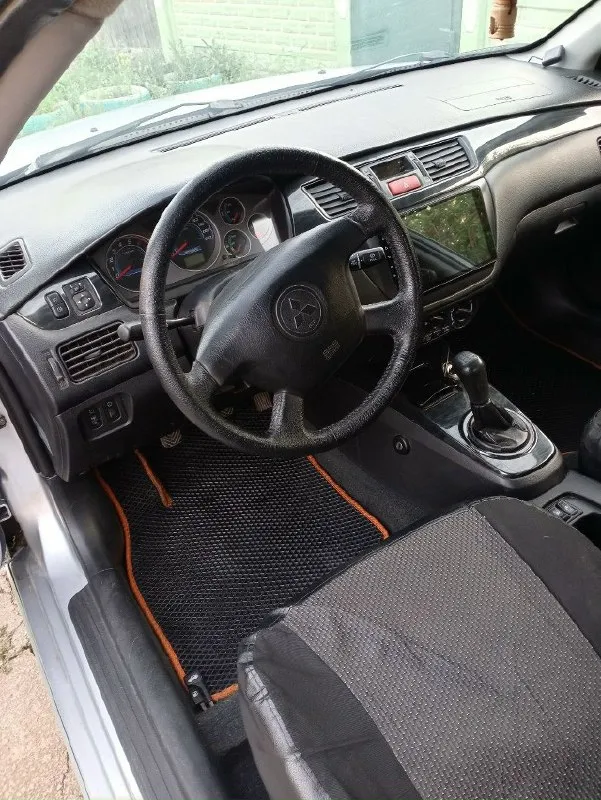 Mitsubishi лансер 9, 2004 года выпуска, двигатель 1.6 бензин, пробег 239000, коробка механика 5 ступка, ходовая новая, в комплекте зимняя резина шипы. цена 500000 небольшой торг. +79494093764 феникс +79490780406 миранда 📞 звоните: +7(949)4093764 - фотография - 8