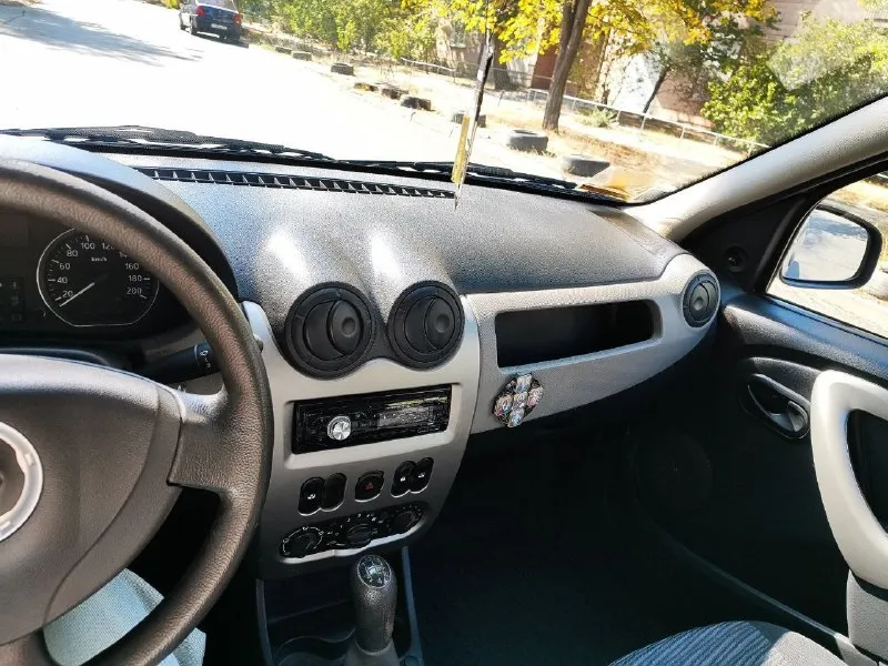 Продам renault логан 2012года. 1.4 -75 л. с. бензин/газ вписан. куплена с салона. 1 хозяин, ✅родной пробег 31тыс, машина вся целая, без дтп, есть незначительные коцки по кузову в ходе эксплуатации. все стекла родные, , коробка, подвеска в отличном состоянии, машина полностью обслужена не требует не каких вложений ! поменяны масла, фильтра. гидроусилитель руля, стеклоподъемники, центральный замок 2 ключа, магнитола, с документами полный порядок. цена 570 000₽, торг. просмотр луганск, донбасс звоните/пишите +79591600502, телеграмм 📞 звоните: +7(959)1600502 - фотография - 10