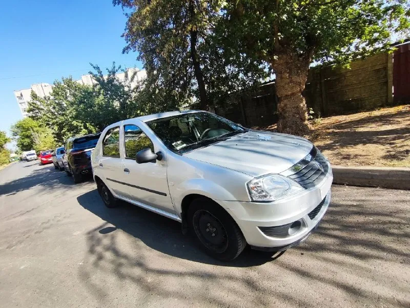 Продам renault логан 2012года. 1.4 -75 л. с. бензин/газ вписан. куплена с салона. 1 хозяин, ✅родной пробег 31тыс, машина вся целая, без дтп, есть незначительные коцки по кузову в ходе эксплуатации. все стекла родные, , коробка, подвеска в отличном состоянии, машина полностью обслужена не требует не каких вложений ! поменяны масла, фильтра. гидроусилитель руля, стеклоподъемники, центральный замок 2 ключа, магнитола, с документами полный порядок. цена 570 000₽, торг. просмотр луганск, донбасс звоните/пишите +79591600502, телеграмм 📞 звоните: +7(959)1600502 - фотография - 7