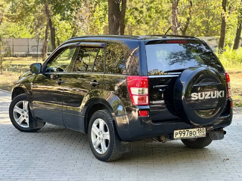 Цена 836.000 торг suzuki grand vitara 2.0 бензин, автомат, полный привод 2008 год. машина в отличном состоянии. двигатель не дымит, без подтеков масла и прочего ! коробка полноценный автомат, работает идеально в штатном режиме, в любом положении без пинков и ударов. максимальная комплектация :обесшумлена, бесключевой доступ, кожаный салон, люк работает во всех положениях и не течёт, esp, зеркала с подогревом, подогревы сидений, хорошая музыка, установлен планшет, мульти руль, круиз контроль, климат контроль. переключатель режимов полного привода. автомобиль одного собственника. установленный газ евро4, в техпаспорт вписан. юридически чистая. продажа с переоформлением. остальные вопросы по телефону +79493319983. осмотр в донецке цена 836.000 торг - фотография - 2