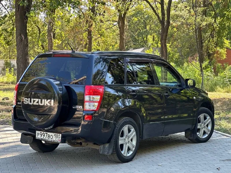 Цена 836.000 торг suzuki grand vitara 2.0 бензин, автомат, полный привод 2008 год. машина в отличном состоянии. двигатель не дымит, без подтеков масла и прочего ! коробка полноценный автомат, работает идеально в штатном режиме, в любом положении без пинков и ударов. максимальная комплектация :обесшумлена, бесключевой доступ, кожаный салон, люк работает во всех положениях и не течёт, esp, зеркала с подогревом, подогревы сидений, хорошая музыка, установлен планшет, мульти руль, круиз контроль, климат контроль. переключатель режимов полного привода. автомобиль одного собственника. установленный газ евро4, в техпаспорт вписан. юридически чистая. продажа с переоформлением. остальные вопросы по телефону +79493319983. осмотр в донецке цена 836.000 торг - фотография - 5